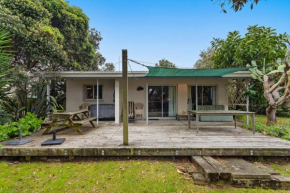 The Classic Kiwi Bach - Ohope Beach Holiday Home, Ohope